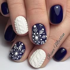 Ongle en gel hiver : de nombreuses inspirations pour une manucure captivante ! Snowflake Nail Art, January Nails, Trendy Nail Art Designs, Pretty Nail Designs, Snowflake Nails, Christmas Nails Acrylic, Trendy Nail Art