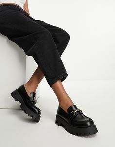 Shoes by ASOS DESIGN Good things come in pairs Slip-on style Snaffle detail Round toe Chunky sole Black Loafer Shoes, City Break Outfit, Chunky Loafer, Sacs Tote Bags, Chunky Loafers, Women Shoes Online, Heeled Loafers, Vans Old Skool, Body Fit