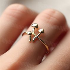 *Free engravings up to 20 characters* Delve into the enchanting world of nature with this minimalist mushroom ring! 🌟 It's a charming adornment for your finger or a splendid gift for anyone fascinated by the mystical beauty of mushrooms. 🍄💕 Celebrate the organic allure of nature or simply enjoy a unique piece of jewelry, this mushroom ring is a touch of natural wonder, ready to accompany you on everyday adventures. Great for stacking or on its own band width: 1.5mm Feel free to message us for customization! We can usually make minor alterations at no added charge. Covered by full warranty for 3 months after purchase - including resize. -------------- Thanks for shopping at ShineSwap! We are a manufacturer of fine jewelry items. We sell directly to the public so you can avoid paying for Minimalist Mushroom, Sketch Jewelry, Jewelry Mushroom, Mushroom Ring, Mushroom Jewelry, Organic Jewelry, Mushroom Design, Everyday Adventures, Ring Dainty