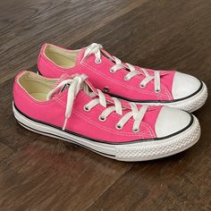 GIRL'S CONVERSE ALL STAR NEON BRIGHT HOT PINK LOW TOP SNEAKERS SIZE 3. Condition is excellent preowned condition. Smoke free home. Please read my feedback so that you can purchase with confidence. Shipped with USPS Priority Mail. Low Converse Outfit, Pink Low Top, Barbie Core, Girls Converse, Pink Converse, Outfits With Converse, Low Top Sneakers, Converse All Star, Converse Shoes