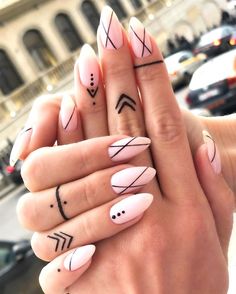 Nails Designs Christmas, Nails Art Simple, Nails New Years, Shape Your Nails, New Years Nail, Holiday Nails Christmas, Art Hacks, Geometric Nail Art