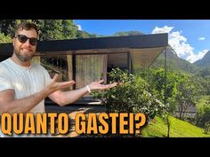 a man standing in front of a house with the words quanto castee?