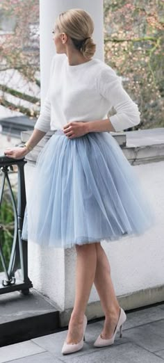 Women's fashion Blue Tulle Skirt, Mode Tips, Blue Tulle, Elegante Casual, Mode Inspiration, Holiday Fashion, Look Fashion