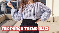 a woman standing in front of a window with her hands on her hips and the words tek parca trend bluz