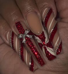 Christmas Nails Blinged Out, Glittery Ombre Acrylic Nails, Snowman Christmas Nails Acrylic, Cute Nails Short Christmas, Christmas Nails Festive, Christmas Nails Extreme, Peppermint Acrylic Nails, Christmas Nails Diamonds, Christmas Nails With Candy Canes