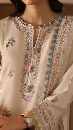 Latest Neckline Design Suites Designs, Embroidery Kurti, Zara Shahjahan, Kurti Embroidery, Embroidered Suit, Pakistani Clothes, Kurta Design, Mode Abaya