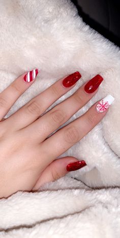 Red Snowflake Nails, Coffin Christmas Nails, Nails Pointy, Candy Cane Nail, Snowflake Nail, Nail Red, Candy Cane Nails, Kpop Nails, Pointy Nails