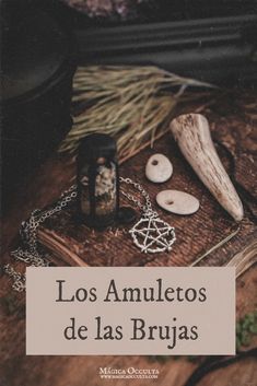 the cover of los amuleetos de las bruyas, with an image of