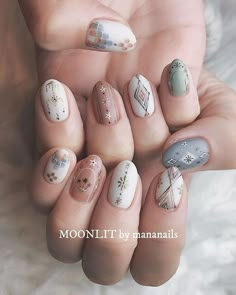 These fabulous nail art designs are super unique and so boho, these will give you the trendy looks and give your nails a whole... Boho Nail Art, Bohemian Nails, Almond Nail Art, Boho Nails, Hippie Nails, Boho Styl, Estilo Hippie, Nail Art Wedding, Nail Designs Glitter