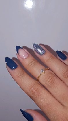 Blue And Silver Nails Almond, Azul Nails, Blue And Silver Nails, Silver Nail Designs, Inspiration Nails, Inspired Nails, Minimalist Nails, Healthy Nails