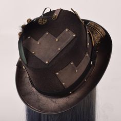 Put the perfect finishing touch on your outfit with the Victorian Steampunk Hats. Steampunk hat par excellence, this magnificent piece will bring to your outfit a refinement and an indescribable class. Its many small details such as the 3 potion vials will make you a true steampunk inventor. A high quality hat. Be comfortable: enjoy high-quality materials For events: Steampunk, Gothic, Victorian ⚙️ Ultra-original hat: Vials of potions, goggles, cogs and feathers Vintage Steampunk Style: unique d Vintage Top Hat With Curved Brim For Costume Party, Steampunk Top Hat With High Crown For Themed Events, Vintage High Crown Costume Hats For Cosplay, Vintage Curved Brim Top Hat For Costume Party, Steampunk Adjustable Hat For Costume Party, Vintage Top Hat With High Crown For Cosplay, Steampunk High Crown Hat For Themed Events, Vintage Top Hat With Short Brim For Themed Events, Vintage High Crown Top Hat For Cosplay