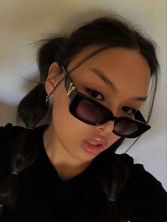 High End Sunglasses, Anime Possessed, Medusa Versace, Dream Accessories, Versace Fashion, Cute Glasses, Modesty Fashion, Sunglass Chain