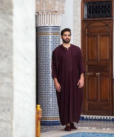 Kanzu Wear, Moroccan Men, Moroccan People, Dubai Outfit, Kaftan For Men, Mens Traditional Wear, Morocco Fashion, Arab Men Fashion, Moslem Fashion