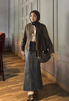 Lined Long Skirt, Hijab Y2k Outfit, Outfit Y2k Hijab, Hijabi Y2k Outfits, Y2k Modest Outfits, Modest Y2k Outfits, Hijabi Y2k, Y2k Hijab, Ootd Jogging