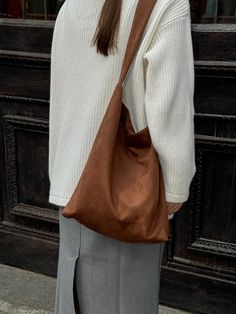 Light Brown Hobo Tote Bag, Brown Everyday Hobo Tote Bag, Brown Suede Hobo Bag For Shopping, Brown Hobo Shoulder Bag With Zipper Pocket, Suede Bag Outfit, Brown Suede-lined Hobo Shoulder Bag