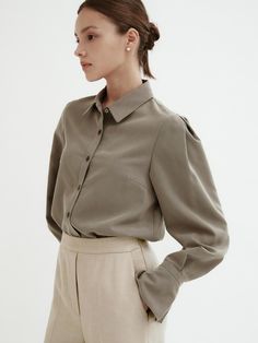 Composition : TENCEL 70 + POLYESTER 30Color : Light Beige, Soft TaupeCountry of Origin : KOREA Chic Relaxed Fit Khaki Top, Khaki Collared Top For Office, Chic Khaki Collared Blouse, Chic Collared Khaki Blouse, Relaxed Fit Collared Khaki Blouse, Collared Khaki Top For Office, Beige Relaxed Fit Top For Business Casual, Chic Khaki Blouse For Office, Chic Khaki Tops For Workwear