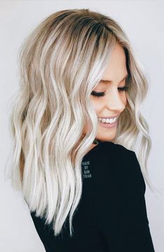 Blonde Hair Colour Shades, Beachy Hair, Cool Blonde Hair, Hair Color Shades, Modern Fall, Medium Long Hair, Trendy Hair Color