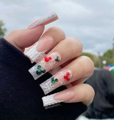 Long Disney Acrylic Nails, Winter Gel X Nails, Disney Holiday Nails, Disney Themed Nails Acrylic, Latina Acrylic Nails, Disney Nails Acrylic, Stiletto Nails Design, Disney Christmas Nails, Disneyland Nails