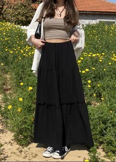 Long Black Skirt Outfit, Black Maxi Skirt Outfit, Skirt Outfits Aesthetic, Long Black Skirt, Black Skirt Outfits, Mode Hippie, Estilo Hippie, Maxi Skirt Outfits