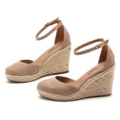 Ecco Shoes Women, Shoes Outfit Fashion, Shoes Heels Wedges, Online Fashion Store, Cute Sandals, Kinds Of Shoes, Heels & Wedges, Pretty Shoes, Swans