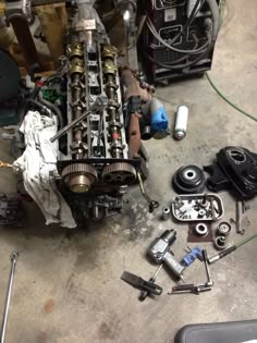 the engine is sitting on the floor next to other parts