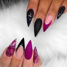 Classy Stiletto Nails Designs, Dark Glitter Nail Designs, Short Pointy Nails Designs, Goth Fall Nails, Purple Stiletto Nails Design, Pointy Nails Designs, Short Pointy Nails, Nails Designs Simple, Purple Stiletto Nails