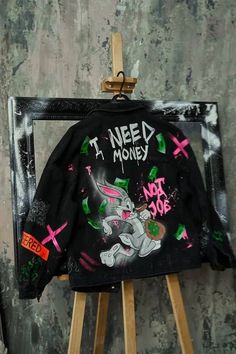 Graffiti Streetwear, Modern Graffiti, Denim Diy Clothes, Streetwear Designs, Trending 2023, Diy Denim Jacket, Painted Clothes Diy, Custom Denim Jacket, Design Streetwear