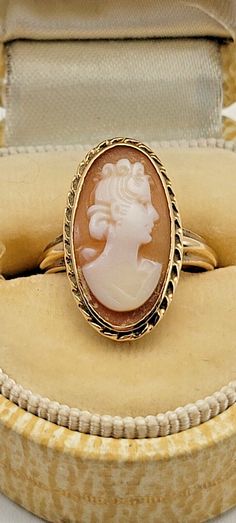 Victorian Lady 10K Yellow Oval Delicate Bezel Set Carved Shell Cameo Ring 4.75 Shell Ring, Victorian Lady, Cameo Ring, Carved Shell, Bezel Setting, Vintage Jewelry, Shells, Carving, Ring