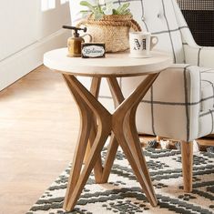 Side Table Decor Living Room, Wood Table Rustic, Loose Furniture, Vastu House, Phone Table, Snug Room, Luxe Living Room, Side Table Decor, Table Decor Living Room