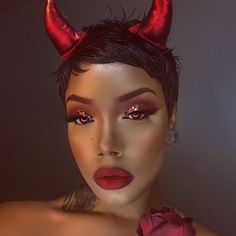 She Devil Makeup, Good Halloween Makeup, Devil Makeup Halloween, Makeup Revolution Eyeshadow, Creative Halloween Makeup, Devil Makeup, 2020 Makeup, Hot Halloween, Creepy Halloween Makeup