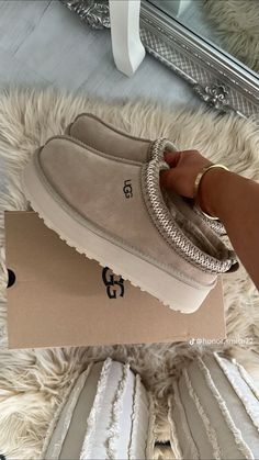 Cute Uggs, Cute Online Clothing Stores, Modest Casual, Ugg Tazz, Preppy Gifts, Outfits Preppy, Cool Gifts For Teens