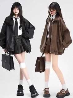 ❤︎Maylard Retro Loose Leather Jacket❤︎

⚠Please allow 2-3 weeks for️products to be shipped Cute Clothes Reference, Trending Clothes 2024 Fall, Dark Academia Streetwear, Holding A Purse Reference, Pose Reference Ideas Drawing, Outfit Ideas With Coat, Retro School Aesthetic, American Retro Style, Puffer Jacket Drawing