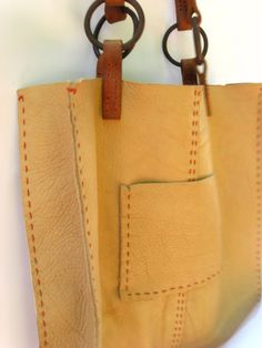 Diy Leather Working, Leather Bag Tutorial, Sweater Bags, Small Leather Bag, Diy Handbag, Boho Bags, Sewing Leather, Leather Coin Purse, Handmade Handbags