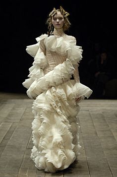 Alexander McQueen Alexander Mcqueen Avant Garde, Alexander Mcqueen 90s Haute Couture, Alexander Mcqueen White Dress, White Runway Looks, Alexander Mcqueen Runway 90s, Ruffle Aesthetic, White Runway Fashion, Gathering Fashion