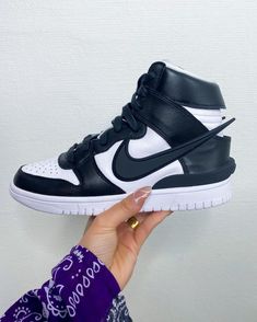 La Dunk High Ambush Black White est disponible sur wethenew.com ➖ 📸 @sallyssneakers Nike X Ambush, Cute Nike Shoes, Air Jordan 1 Retro High Og, Nike Brand, Cute Nikes