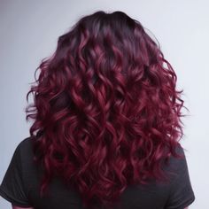 Magenta Balayage Curly Hair, Cherry Red Ombre Hair, Grey Babylights, Curly Hair Color Ideas Red, Curly Hair Colour Ideas, Curly Burgundy Hair, Savannah Chrisley Short Hair, Burgundy Balayage Hair