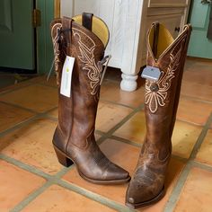 Brand New Never Worn. I’m Pregnant Now, So My Feet Will Be Growing A Bit. They Don’t Even Fit Anymore. No Wear Or Tear. Dressy Cowgirl Boots, Brown Cowboy Boots Women, Cow Boots, Texas Boots, Shyanne Boots, Homesteading Animals, Brown Cowgirl Boots, Cute Cowgirl Boots, Brown Western Boots