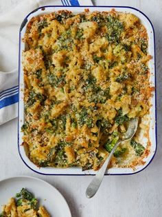 a casserole dish with broccoli, cheese and bread crumbs