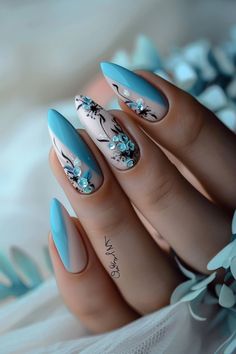 Nail Art Creative, Velaris Inspired Nails, Genshin Nails Design, Genshin Inspired Nails, Genshin Impact Nails Design, Genshin Impact Nails Design Kaeya, Navy Blue Flower Nail Designs, Queen Nails, Art Deco Nails