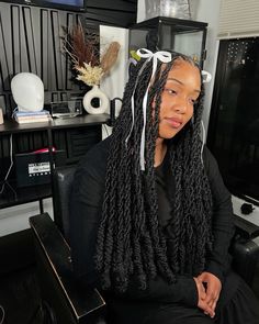 Butterfly Locs With Curls, Regular Hairstyles, Grade Hairstyles, Braids Straight Hair, Locs With Curls, Curls And Bangs, Straight Hair With Braid, Quick Styles, Girly Hairstyles