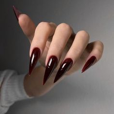 Ongles Goth, Vampy Nails, Red Stiletto Nails, Vampire Nails, Deep Red Nails, Dark Red Nails, Fake Nails Long, Sharp Nails, Pointy Nails