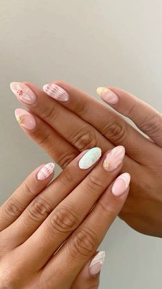 Nail Ideas For Summer Vacation, Vaca Nails 2024, Beachy Pink Nails, Australia Nails Designs, Cute Summer Vacation Nails, Subtle Beach Nails, Summer Vacation Nails Almond, Nail Ideas For Vacation Beach, Cape Cod Nails