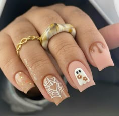 neutral halloween nails Holloween Nails, Halloween Nails Easy, Halloween Acrylic Nails, Cute Halloween Nails, Cute Gel Nails, Acrylic Nails Coffin Short, Short Acrylic Nails Designs, Halloween Nail Designs, Halloween Nail