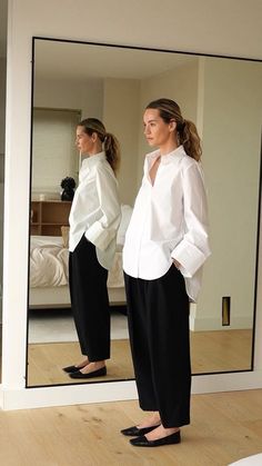 Boxy Shirt Outfit, Black And White Outfit, Oversized Outfit, Ootd Inspo, Easy Style, Monica Bellucci, Looks Chic, 가을 패션, Style Mistakes