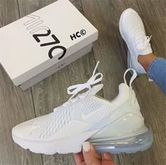 Sneaker Nike, White Nike Shoes, Nike Air Shoes, Cute Nike Shoes, Fresh Shoes, Hype Shoes, Nike Sneakers Women, Aesthetic Shoes, Nike Air Max 270