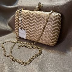 *Shiraleah Brand, Chicago *Straw Weave Daytime Clutch *Gold Chain Strap *Dimensions Are 5 Inches Tall By 7.5 Inches Wide *Natural And Cream Color With Gold Nylon Lining *Gold Metal Pineapple Clip Top, 1-Inch *Only Two Bags Available New With Tags From A Smoke-Free Home Items Typically Ship Within 24 Hours Of Purchase Monday-Friday Thank You For Shopping Our Closet! Elegant Gold Clutch For Beach, Danielle Nicole Disney, Book Clutch, Acrylic Clutch, Velvet Purse, Snake Skin Bag, Turquoise Leather, Clutch Pouch, Yellow Leather