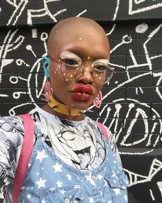 No Eyebrows Makeup Look, 2000s Outfit Ideas, Aesthetic Goddess, Unconventional Makeup, Black Creatives, Avant Garde Makeup