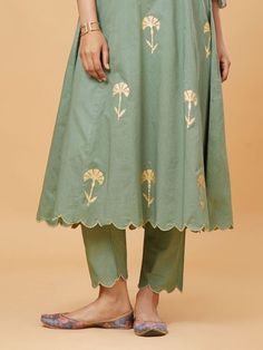 Cotton Pants Women, Clothing Studio, Designer Kurti Patterns, Simple Kurti Designs, Salwar Designs, Kurti Designs Latest