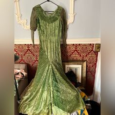 Incredible Condition Green Velvet Antique Dress. This Dress Is Museum Quality But Still Wearable. It Has Beautiful Puff Sleeves With Snap Closure At Wrist. The Waist Is 24-25 Inch. Beautiful Neckline. 30s With Victorian Vibes. Victorian Vibes, Antique Dress, Romeo And Juliet, Green Velvet, Velvet Dress, Puff Sleeves, Snap Closure, Puff Sleeve, Vintage Dresses