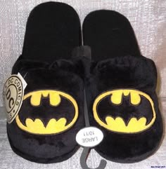 Batman Slippers, Batman Pjs, Batman Merch, Batman Clothes, Spider Man Shoes, Batman Ideas, Batman Things, My Christmas Wish List, Batman Shoes